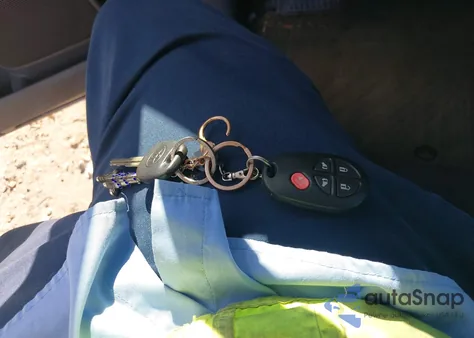 2015 Toyota Sienna Le 8 Passenger z USA, uszkodzony, nr VIN 5TDKK3DC6FS584869